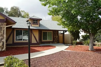 Image de 3-bedroom house in lovely Wildomar with cool Ac