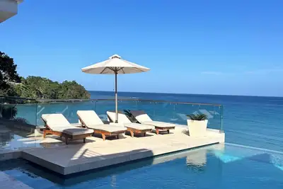 Image de skyfall perfectly positioned on beachfront with panoramic views of the sanctuary