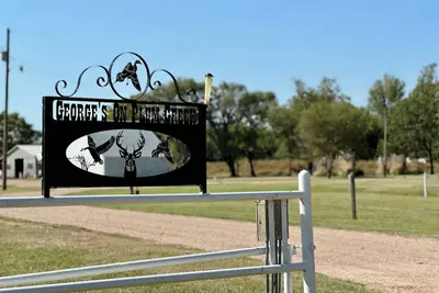 Image de 3 Bedroom • Farmhouse on Plum Creek • Wildlife • Quiet Getaway • Sleeps up to 10