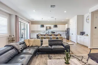 Image de New Modern Luxury 8-bed mins to Aag, Fwy, Clubhouse. Ideal Sports or Ext Stay