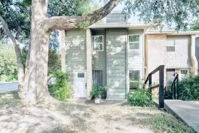 Image de Windsor Park-Austin 3br Home-Near Downtown + Parking