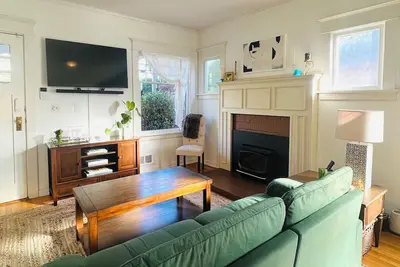 Image de Historic Bungalow: Your Seattle Gateway