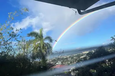 Image de 3-bedroom house in fabulous Honolulu with cool Ac, beautiful view of skyline.