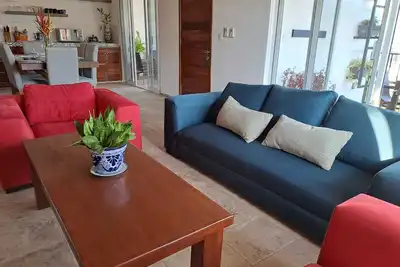 Image de Bright and Spacious, and just a short walk to Beach and Restaurants