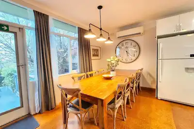 Image de Aloha Bayside Family sleeps 23 Spa Sauna Garden Views