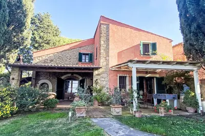 Image de Appartement dans une maison de vacances avec Wifi, climatisation, Tv, terrasse, vue panoramique