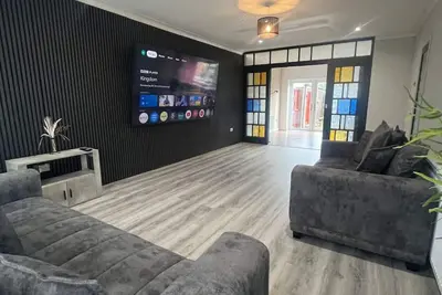 Image de Spacious 4-bed home near Blackpool with huge Tv and private garden