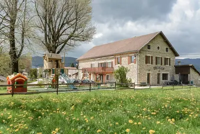 Image de Gîte Le Chalimont : maison de vacances avec vue montagne, jardin commun et Wi-Fi