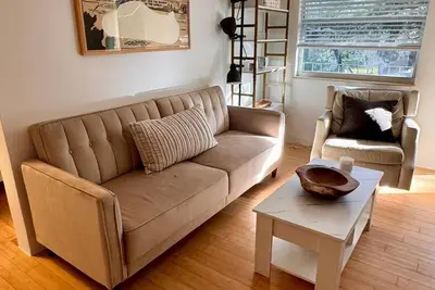 Image de 2-bedroom condo in the Miami Design District \nWalk to Art, Style & Flavor