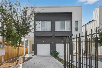 Image de Cozier Independence Heights | Near Dwtn