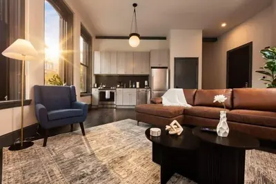 Image de Stylish Downtown 2br Steel City