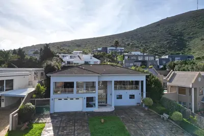 Image de Indoor Solar Heated Pool, Hot Tub, PlayPark, Bbq Room, Table Mountain Views WiFi