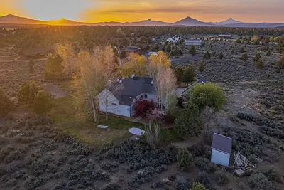 Image de Stunning 10-Acre Mountain Estate with Piano Perfect for Extended Stays >30 days