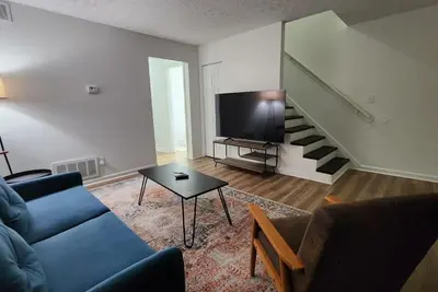 Image de King Bed| Pet Friendly |2br Townhome with Parking