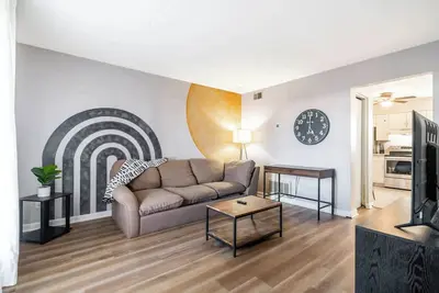 Image de Lovely Town Home with Free Parking | Pet Friendly