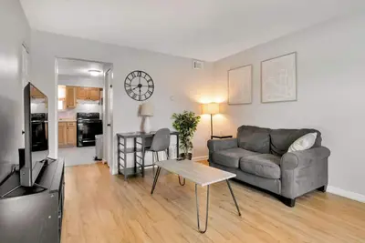 Image de Spacious Town Home | Free Parking | Pet Friendly
