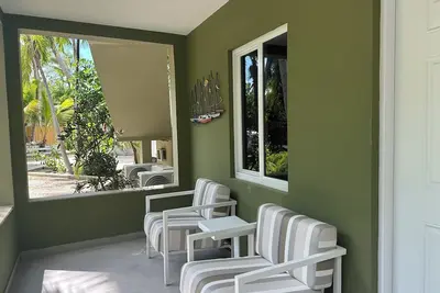 Image de Fern Cottage:  Beautiful Studio, Only Steps Away From Grace Bay Beach and Strip!