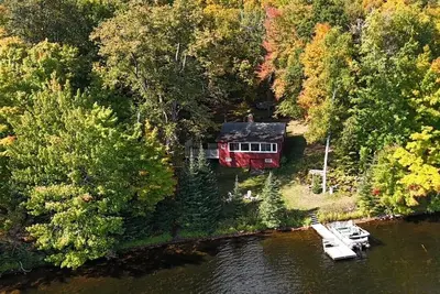 Image de Beautiful lakefront 3-bedroom retreat in Hayward great for a relaxing getaway