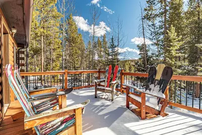 Image de Peaceful 4-bedroom cabin perfect for a relaxing stay in Fraser