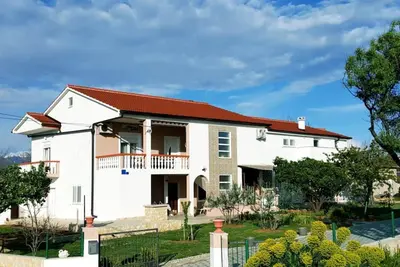 Image de Apartments Tomislav - Two Bedroom Apartment with Terrace and Sea View