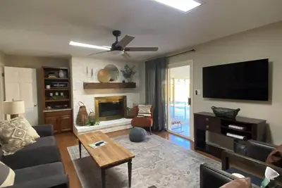 Image de New to Vrbo! Sleeps 10 close to all attractions including Bms, King, Dt & Casino