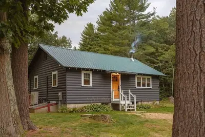 Image de Spruce Cove Cabin: midcentury escape by Portsmouth