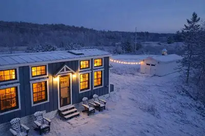 Image de Cedar Brook Cabin - a modern tiny house in Maine