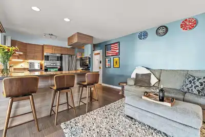 Image de Spa Creek Condo | Pool, Deck & Parking
