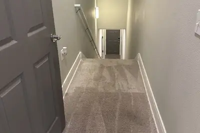 Image de Modern 1-Bedroom Apartment with Private Garage at Vale Apartments