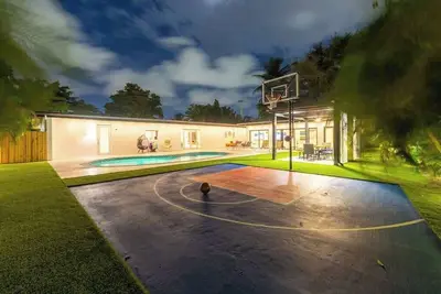Image de Villa Mayami Fitness Oasis Gym  Basketball Court