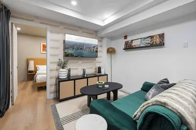 Image de The McCaul by Casa Hotels | Stylish Basement Suite