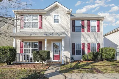 Image de 4-bedroom Family Oasis:12 Guests, Playground & Cozy Fire Pit!