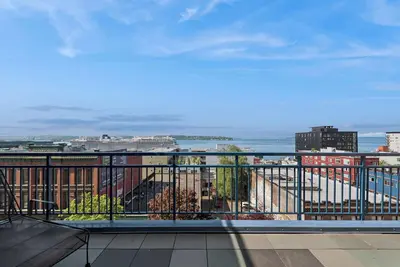 Image de Modern 1 Bd condo in Belltown w/ Sauna + Pool. Walk to Pike Place Market!