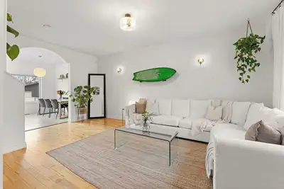 Image de Stylish and Fully Furnished 3-Bedroom Home in Buena Vista