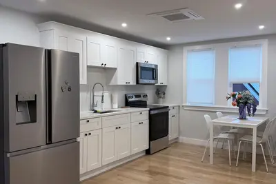 Image de Modern Boston Stay, Full-Sized Kitchen, Electric Sauna, Added Driveway Parking