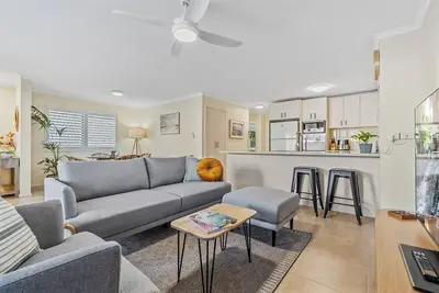 Image de Two bedroom unit just a short stroll Alexandra Headland beach