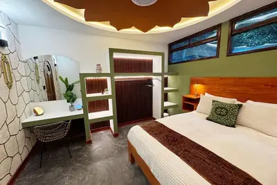 Image de Lake Front Apartment with Jacuzzi, Pool, & Sauna