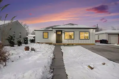 Image de Cozy retreat just minutes from Olde Town Arvada
