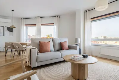 Image de Blueground | Alto do Pina, city view, nr Parque