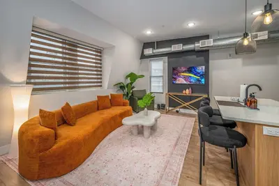 Image de Otr by Tql, Sleeps 3ppl, Lux King Bed, Paid Private Parking, Fast Wifi, 4th Fl