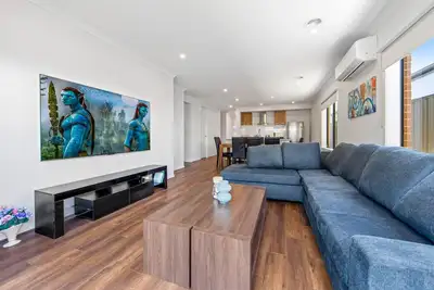 Image de New Luxury Home • Perfect for Families & WorkStays