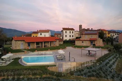 Image de Appartement spacieux avec piscine à débordement