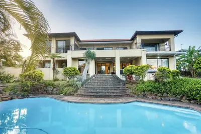 Image de Luxury 2 Bedrm - Beach - Nearby Flatlet w/Pool+Ocean View