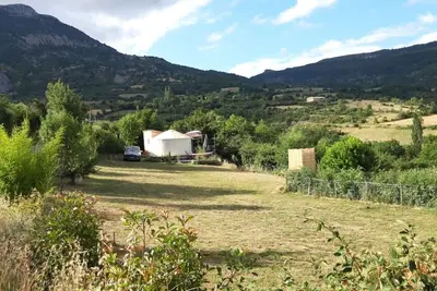Image de La yourte des abeilles, drôme provençale