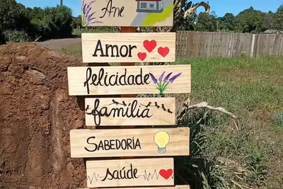 Image de Ane's Corner: A cozy house surrounded by nature.