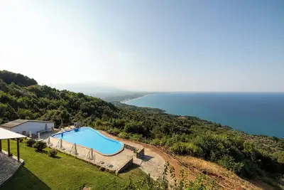 Image de A unique and spacious Villa that can easily accommodate up to 14 guests.