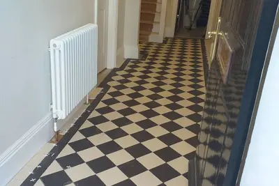 Image de luxury 17th century city apartment in central Exeter Southernhay