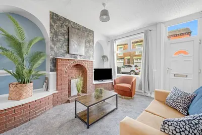 Image de StayMenorca @Bolton - Style Meets Convenience