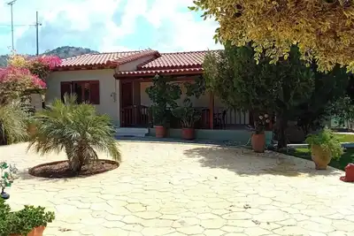 Image de Nice 2-bedroom bougainvillea cottage