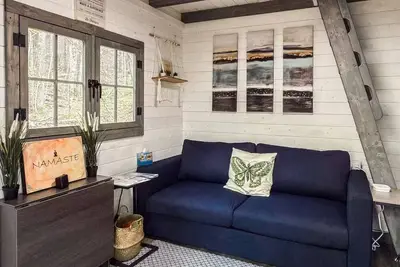 Image de Family Bunkie | Sleeps 4 | Forest Views + Loft